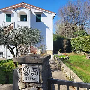 apartmani-skrnjug.primorje-gorskikotar.com/